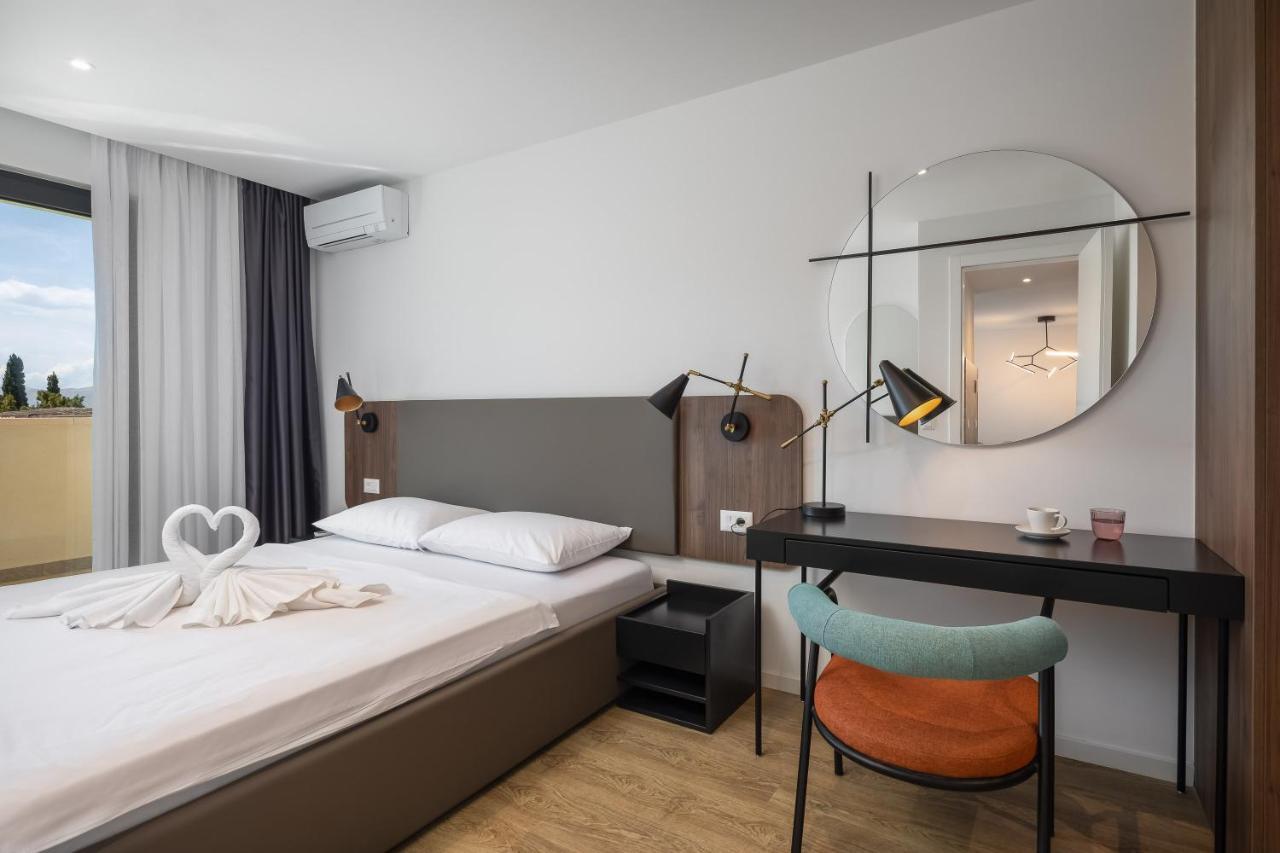 Amfora Selection - Luxury With Swimming Pool And Garage Makarska